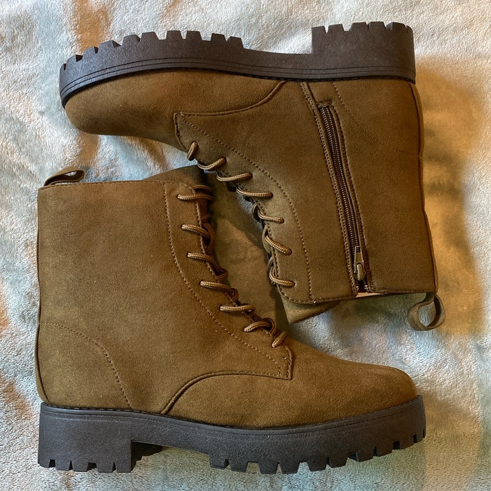 Rouge Military Green boots, Women’s 11 NIB!